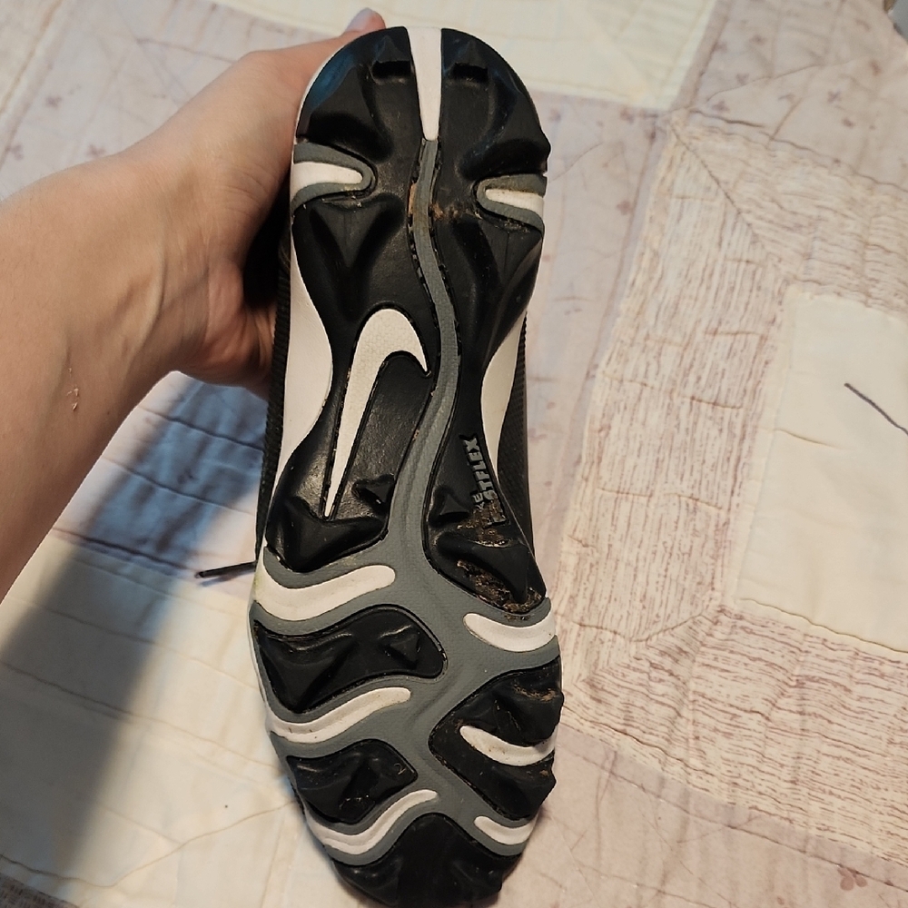 Nike Black and White Men's Cleats (Fastflex, Troutman) - Picture 4 of 7